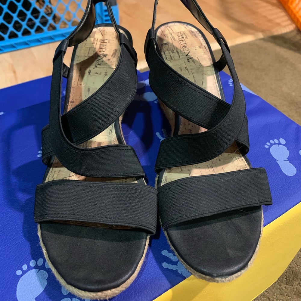 Strappey wedges